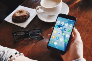 8 Do’s and Don’ts for Interacting with High Schoolers on Social Media